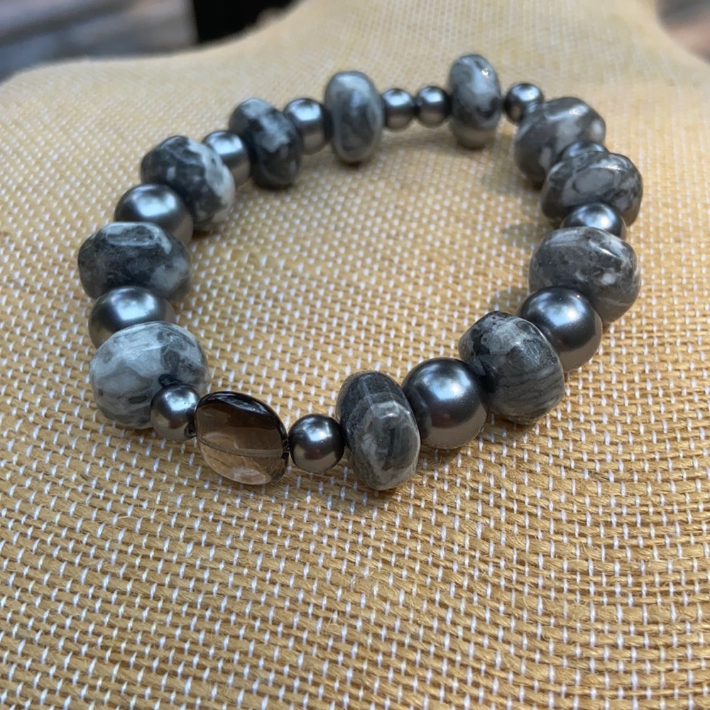 8 inch NWOT Natural Gray Jasper Gemstone Crystal Healing Stretch Bracelet - Picture 4 of 4
